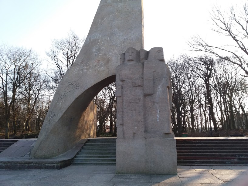 pomnik zaslubin z morzem Kołobrzeg - Pomniki