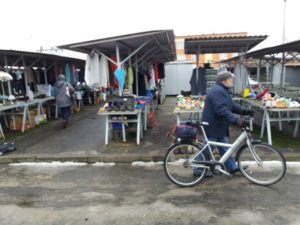 Read more about the article W sumie 2,5 mln złotych na targowisko przy ul. Trzebiatowskiej. Za takie pieniądze da się tu sporo zrobić