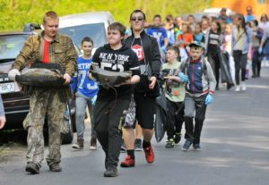 Read more about the article Sprzątali i bawili się nad Parsętą
