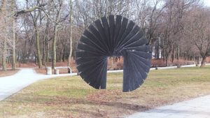 Read more about the article Wiszący pióropusz, rodzina szczurów czy ośmiornica? Znamy propozycje rzeźb (+zdjęcia)