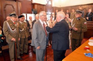 Read more about the article Wręczono Kołobrzeski Krzyż Kombatancki