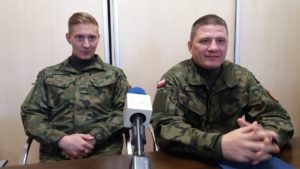 Read more about the article Ryzykując uratowali mężczyznę. „Gdyby było trzeba zrobilibyśmy to jeszcze raz” – mówią