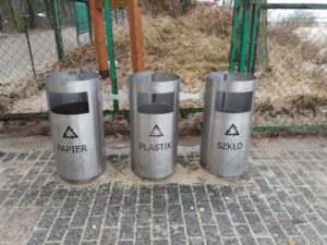 Read more about the article Dojdzie nam co najmniej jeden pojemnik do selektywnej zbiórki odpadów