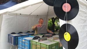 Read more about the article Winyle wracają do łask. Są i na Jarmarku Solnym