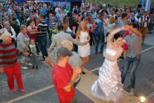 Read more about the article Sobota, Grzybowo, Nasze Wielkie Wesele, godz. 18, wstęp wolny