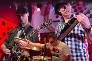 Read more about the article Sobota, amfiteatr w Ustroniu Morskim, koncert Avans Blues, godz. 19.30, wstęp wolny