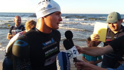 Historyczny wyczyn: Sebastian Karaś przepłynął 100 kilometrów wpław z Kołobrzegu na wyspę Bornholm