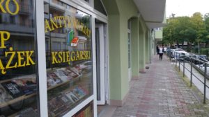 Read more about the article Używane podręczniki w Antykwariacie schodzą na pniu