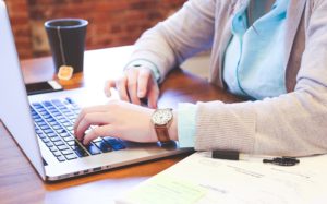 Read more about the article Laptopy radnych trafią do MOPSu