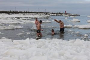 Read more about the article Zaproszenie: wkrótce pierwsza po wakacjach kąpiel morsów