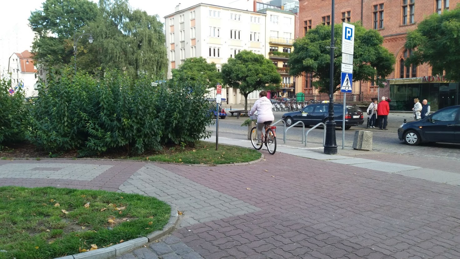 You are currently viewing Turystka po naprawie stanie jednak w centrum Kołobrzegu, na widoku