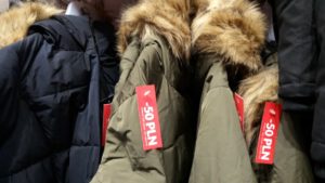 Read more about the article Zaglądamy do sklepów. A tam promocja na Halloween i wielka wyprzedaż z okazji 21. urodzin Top Secret