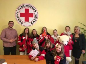 Read more about the article Pomagamy: Młodzież kwestowała na ulicach miasta. W piątek powtórzą akcję