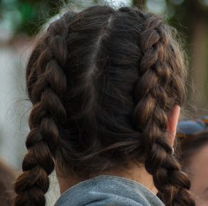 Read more about the article Niezwykła akcja w szkole: zetną włosy i oddadzą na peruki dla dzieci po chemioterapii