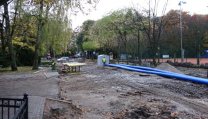 Read more about the article Trwa przebudowa promenady od kortów tenisowych do kamiennego szańca (+zdjęcia)
