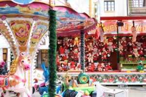 Read more about the article Przejażdżka karuzelą za darmo i trzy rzuty piłką za „dychę”