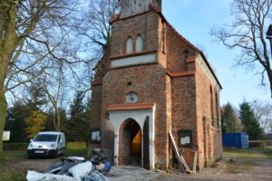 Read more about the article Remontują zabytkowy kościółek w Budzistowie
