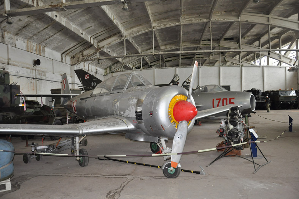 You are currently viewing Powiat kołobrzeski za 3 mln zł kupi zabytkowy hangar w Rogowie. Zaciągnie na ten cel kredyt