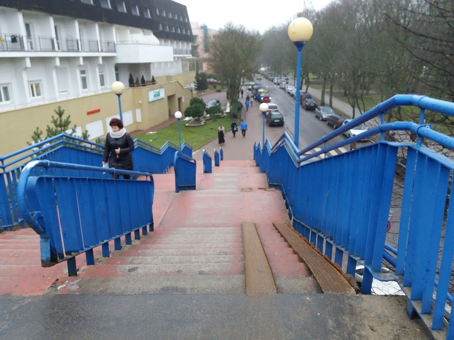 You are currently viewing Miasto zawarło ugodę ze spadkobiercą wykonawcy kładki nad torami kolejowymi. Pieniądze z odszkodowania wyda na jej remont