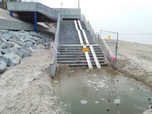 Read more about the article Zejście na plażę Zachodnią może w tym tygodniu. Winda najwcześniej w marcu