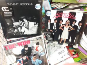 Read more about the article Gratka dla melomanów – tanie winyle w popularnym dyskoncie przy ul. Koszalińskiej