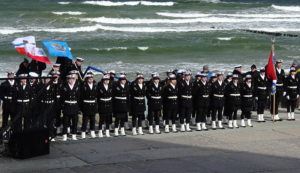 Read more about the article Młodzież ze szkolnych kół Ligi Morskiej i Rzecznej ślubowała dziś morzu (+zdjęcia)