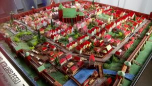 Read more about the article Kolejne dwie drukarki 3D trafiły do Sienkiewicza. Młodzież wkrótce wydrukuje gród w Budzistowie