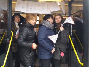 Read more about the article Autobus poezji pełen (i aromatycznych ciastek i roześmianych ludzi)