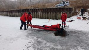 Read more about the article Dzielnicowi kontrolują zamarznięte akweny