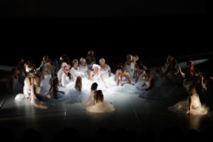 Read more about the article Sobota, RCK, spektakl Polskiego Teatru Tańca z Poznania ,,Wesele-Poprawiny”, godz. 19, bilety 40zł/ 25 zł