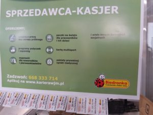 Read more about the article Brakuje ludzi do pracy. Dyskont kusi kartą multisport i wyprawką dla noworodka