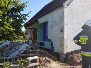 Read more about the article Odpadła ściana. Teraz cały budynek może się zawalić