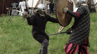 Pokazy walk średniowiecznych wojów (wideo)