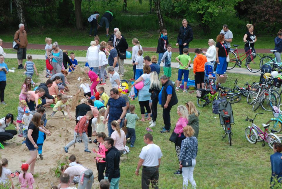 You are currently viewing To miał być zwykły festyn, a będzie Festyn Dobrych Serc. Mieszkańcy Radzikowa solidarni z sąsiadami poszkodowanymi w pożarze