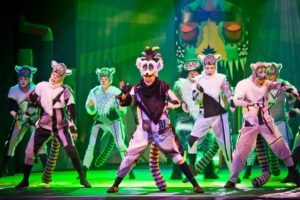 Read more about the article Pamiętacie hit „Wyginam śmiało ciało”? W niedzielę Teatr z Poznania wystawi na scenie RCK spektakl na podstawie filmu animowanego „Madagaskar”