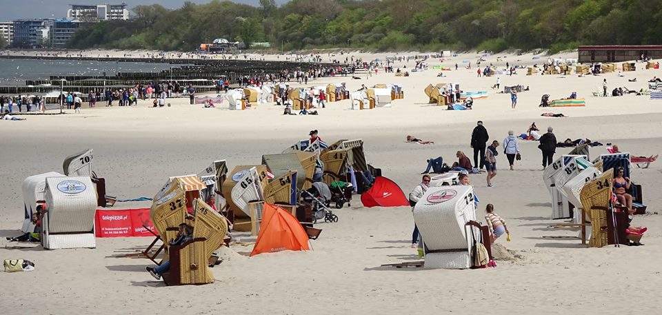 You are currently viewing Konkurs na dzierżawę działek na plaży pod wypożyczalnie sprzętu. Czy w tym roku to się może w ogóle udać?