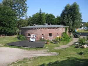 Read more about the article Dni Twierdzy: koncert, otwarcie sali tradycji morskiej i występ TJ DOLBY