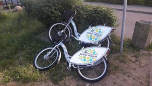 Read more about the article Porzucone rowery miejskie. Pytamy operatora wypożyczalni czy to już plaga i jakie są konsekwencje