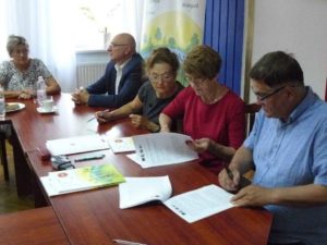 Read more about the article Ustronie Morskie z małym grantem na tablice informacyjne, stojak rowerowy i mapki