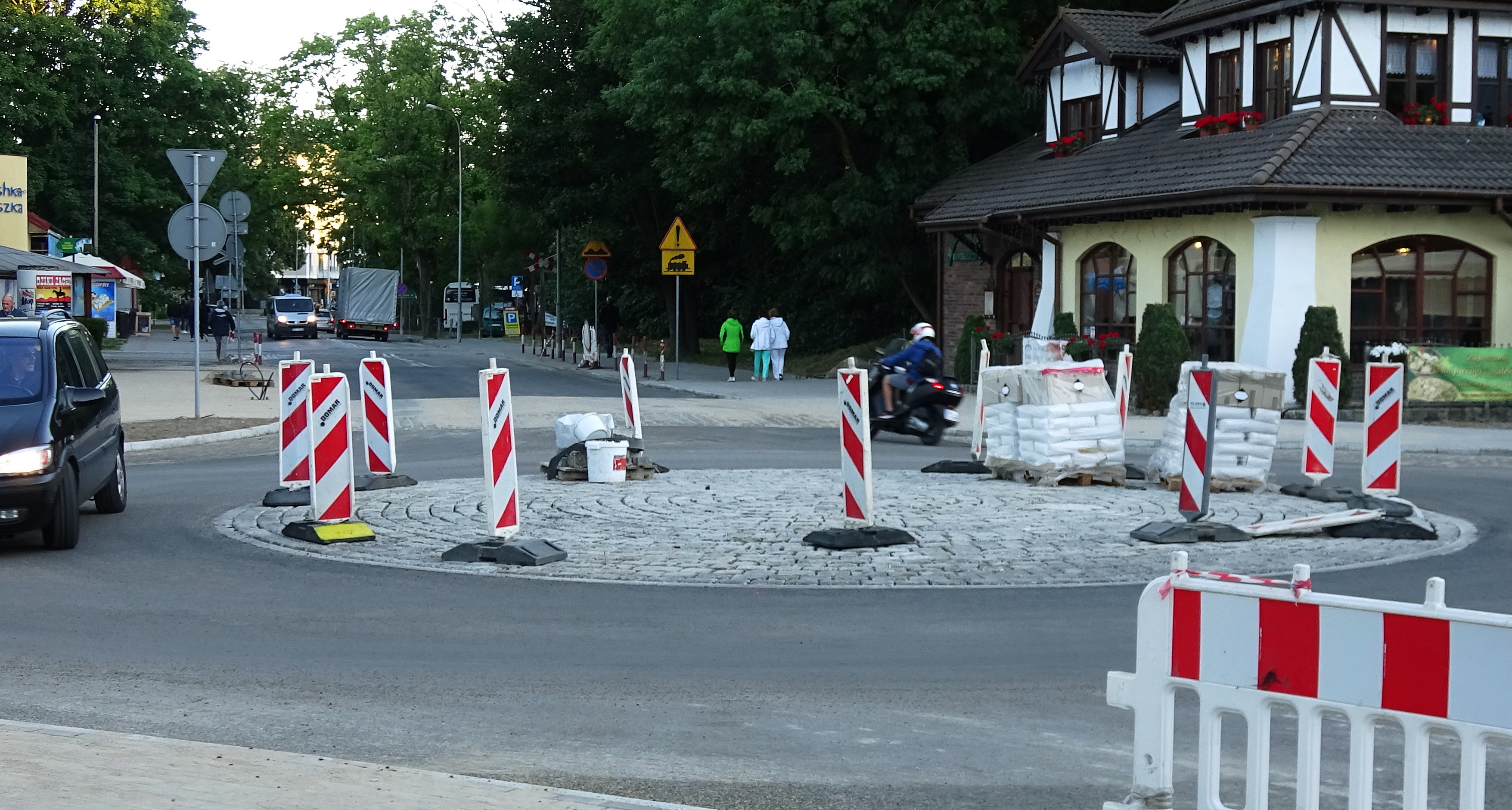 You are currently viewing Rondo u zbiegu ulic Solnej, Zdrojowej i Reymonta jest już przejezdne. „Ósemka” wróciła na starą trasę