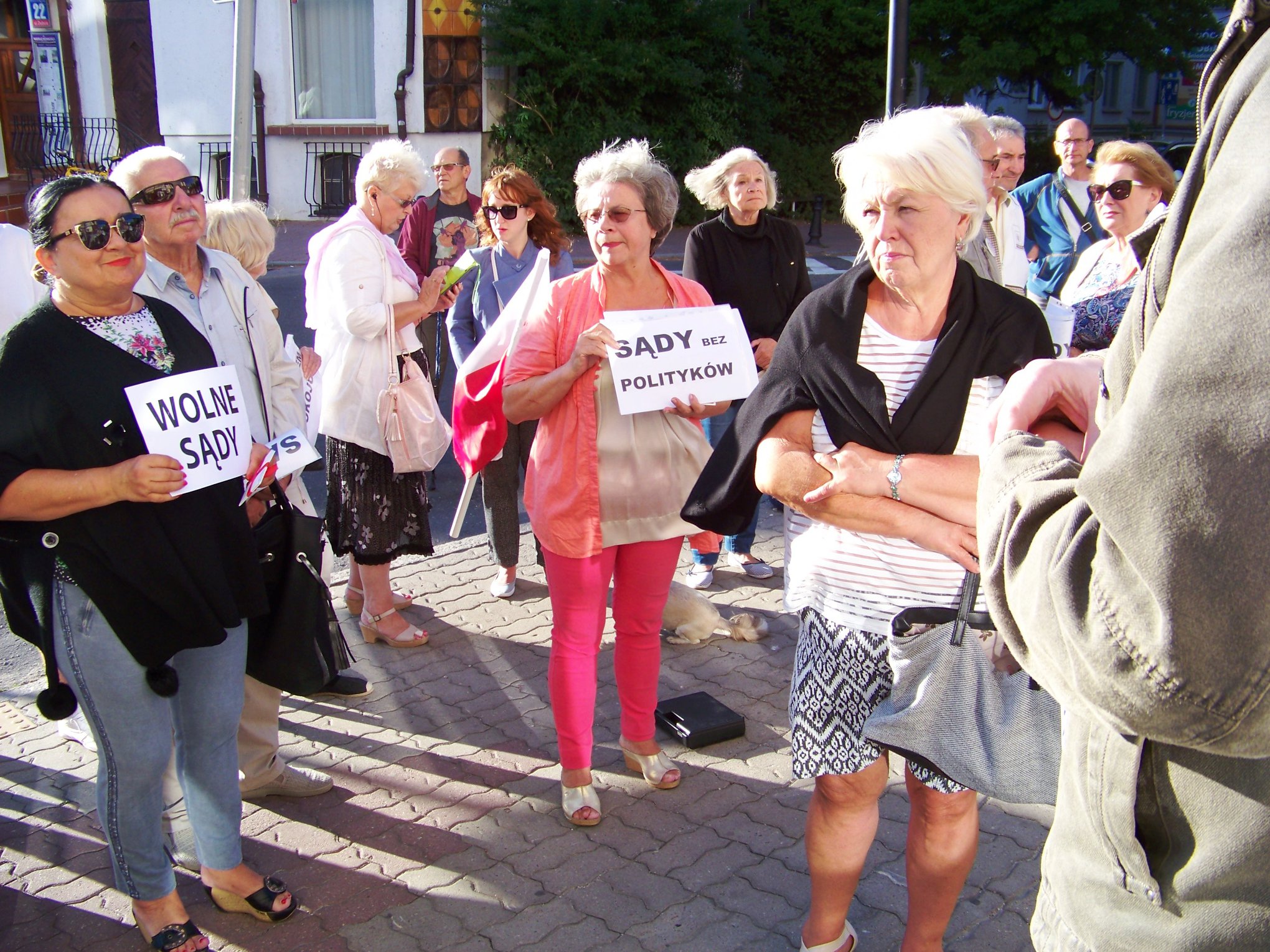 You are currently viewing Wczoraj KOD protestował przed kołobrzeskim sądem przeciwko reformie Sądu Najwyższego