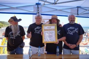 Read more about the article W Ustroniu Morskim ustanowiono nowy rekord Polski – 141 karykatur w godzinę