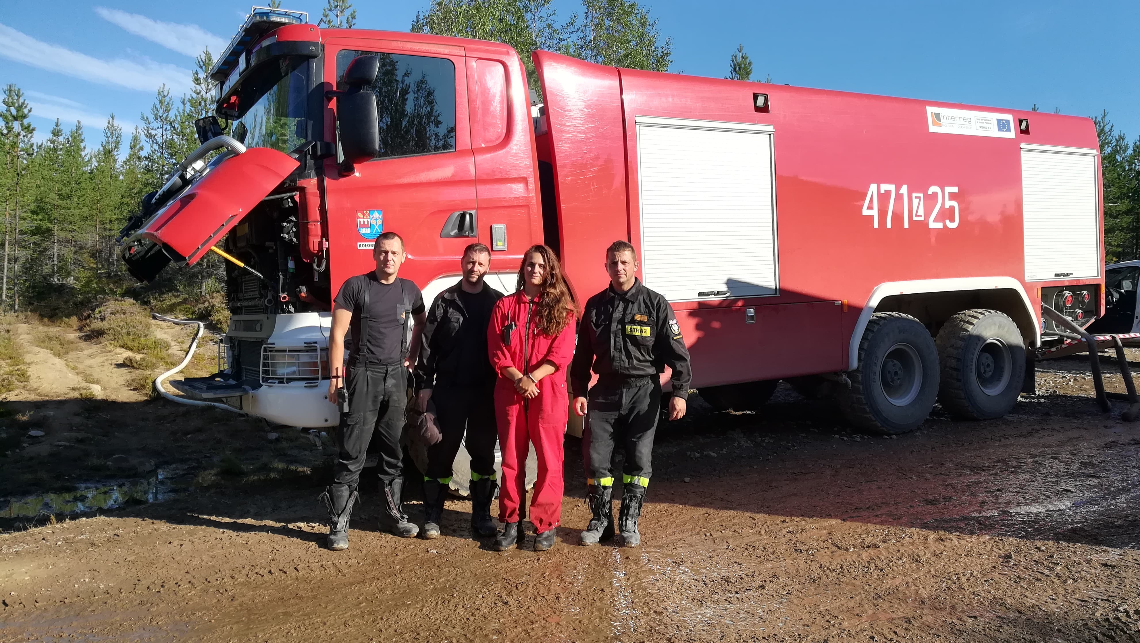 You are currently viewing Pięciu strażaków z Kołobrzegu pomaga gasić pożary w Szwecji. Warunki są trudne