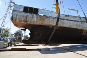 Read more about the article 36-tonowy kuter będzie „witał” wjeżdżających do Kołobrzegu