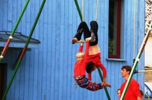 Read more about the article Niedziela, scena plenerowa RCK, Pokaz Letniej Szkoły Cyrkowej, godz. 17, wstęp wolny