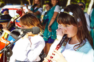 Read more about the article Dożynki w Ustroniu Morskim. Pito mleko na czas, był marsz słonia i rzuty jajem (zdjęcia)