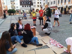 Read more about the article Prozwierzęca akcja „Zerwijmy łańcuchy”. Młodzi nie rozumieją o co w tym chodzi?