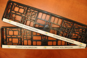 Read more about the article Darmowe ramki na tablice rejestracyjne od starostwa powiatowego