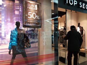 Read more about the article Już niedługo Black Friday, czyli wyprzedażowe szaleństwo. Sprawdzamy gdzie już jest taniej i gdzie dopiero będzie