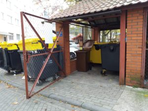 Read more about the article Wiaty śmietnikowe z wymontowanymi zamkami. Decyzję podjęli administratorzy nieruchomości